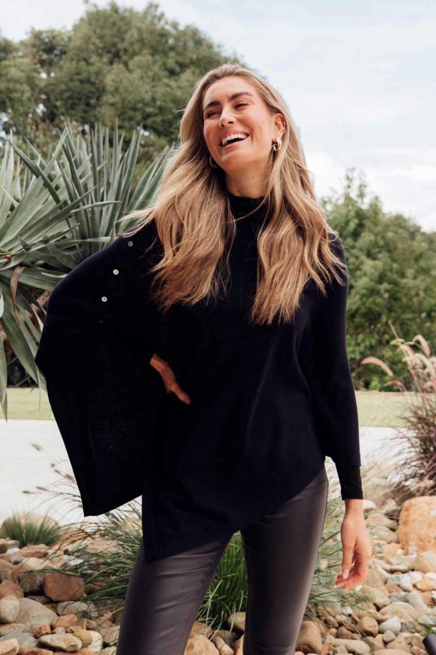 Clothing Tirelli Ponchos | Gisele Black Button Up Poncho