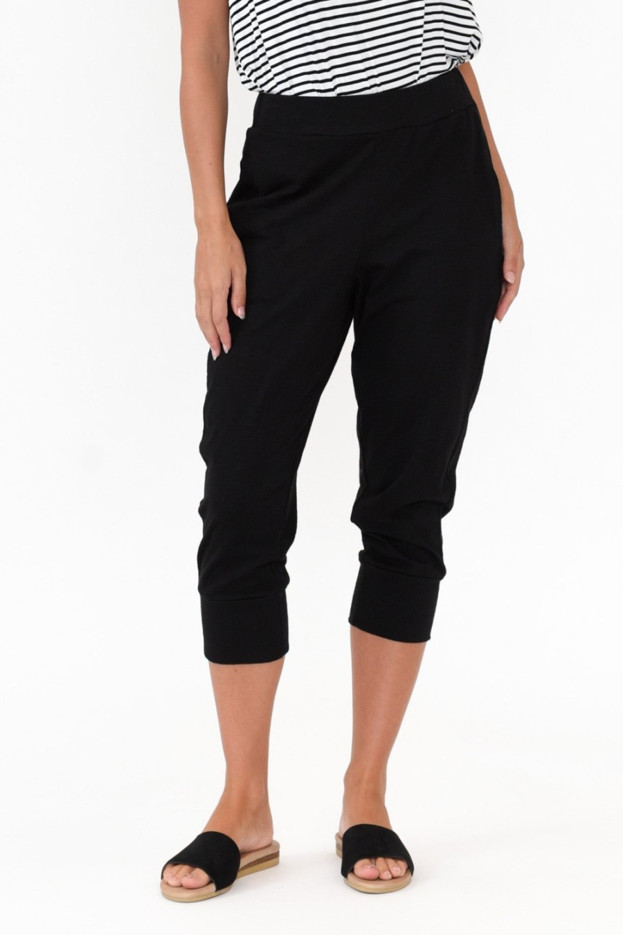 Clothing Betty Basics Pants | Alexia Black Cotton Cropped Jogger Pant