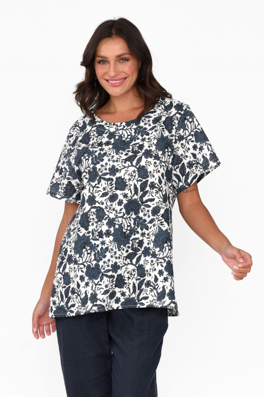 Clothing Cali and Co Linen Tops | Baraka Navy Floral Linen Top