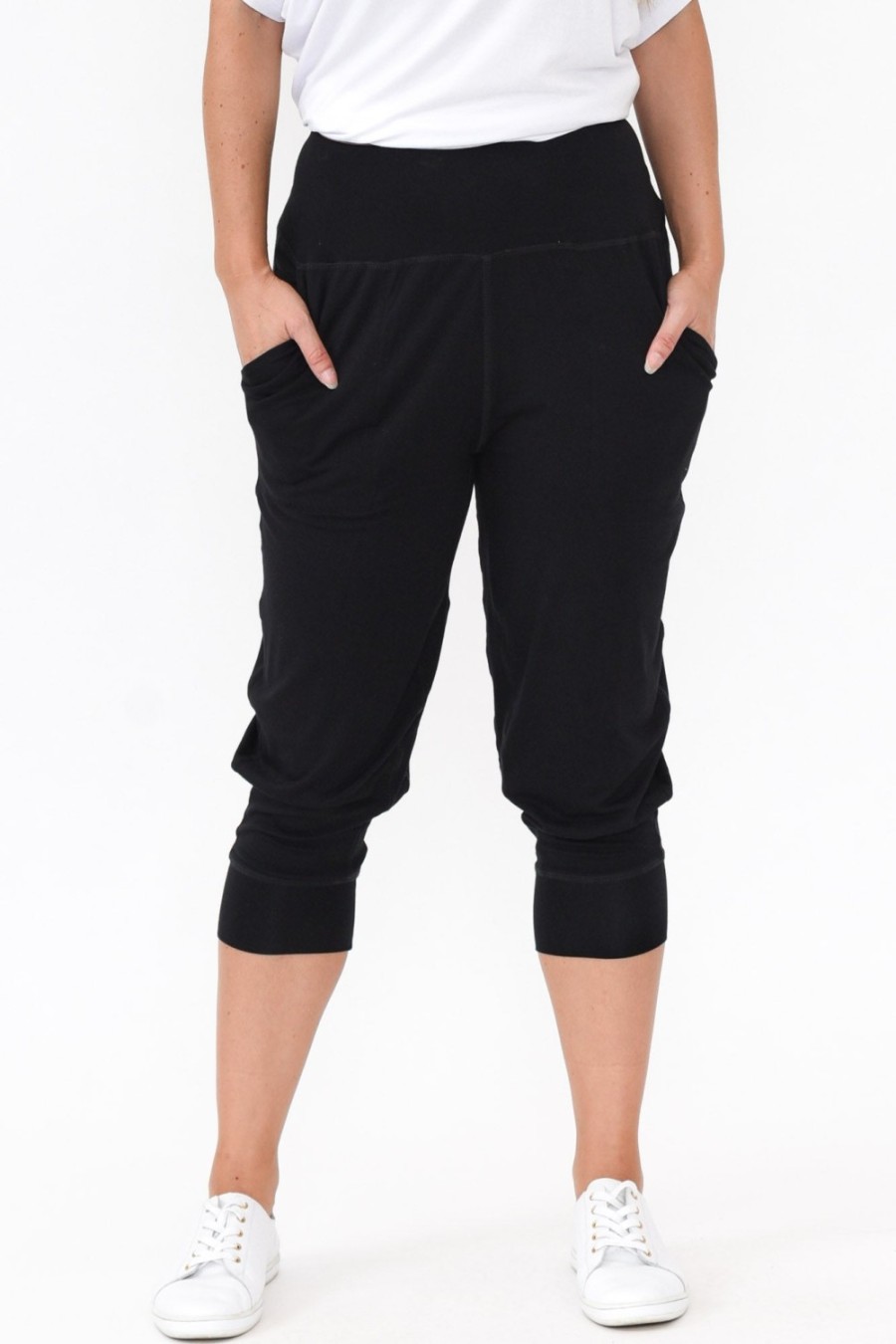 Clothing Betty Basics Pants | Michelle Black Cropped Jogger Pant