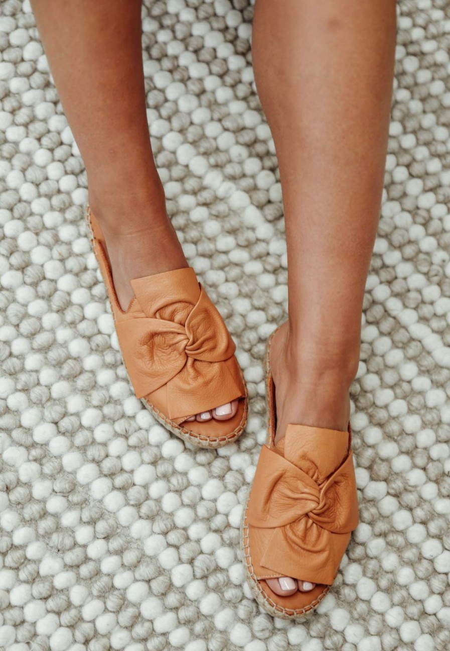 Shoes Bueno Slides | Kalmia Brandy Leather Slide