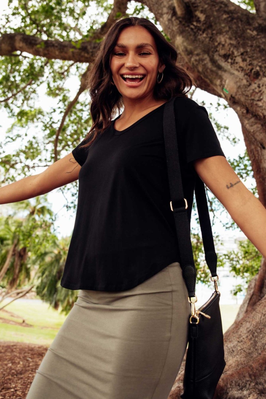 Clothing Lou Lou Sleeved Tops | Veronica Black Bamboo Tee